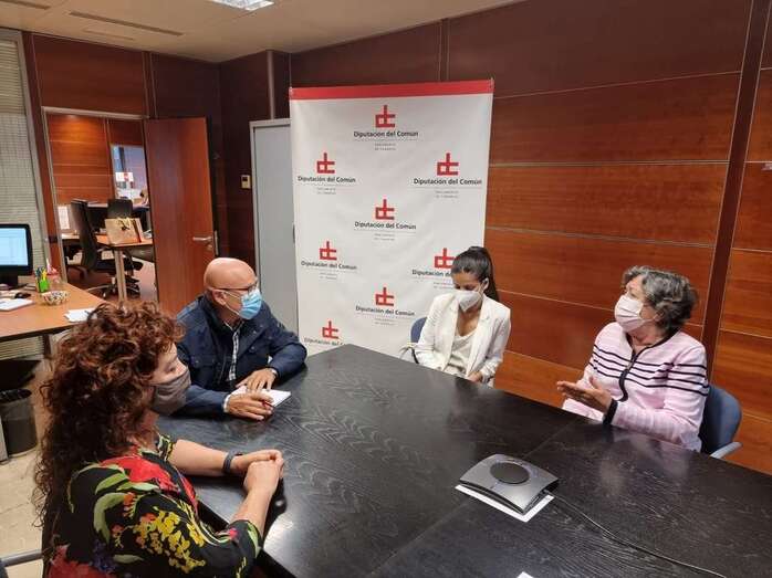 Reunión de representantes de ÁMATE con la Diputación del Común/TA.
